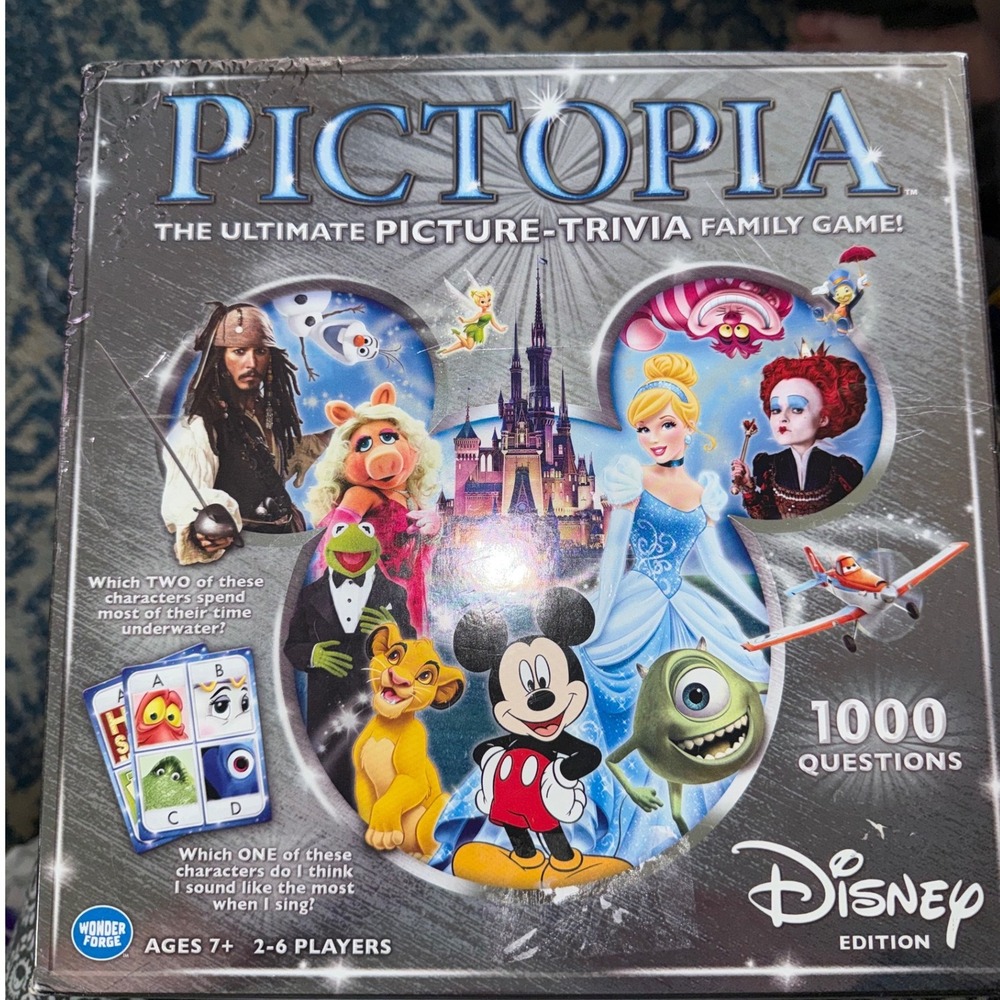 Disney Pictopia Ultimate Picture-Trivia Family Game Wonder Forge 1000 Questions